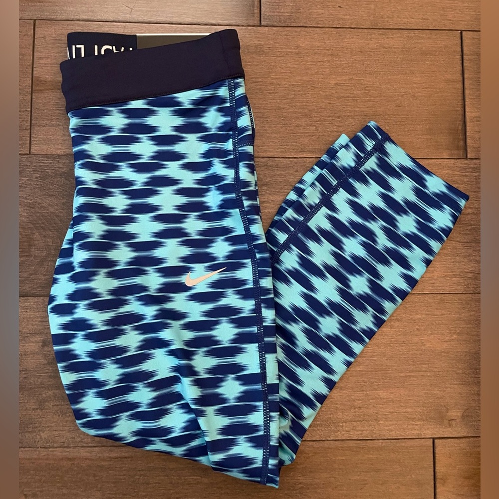 New Nike Crop Legging Size XS